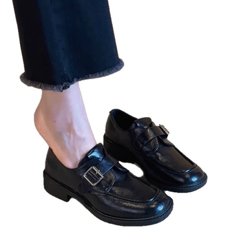 Női loaferek mikroszálas felsőréteggel, slip-on kivitel, alacsony, vastag sarok 1–3 cm, gumitalp