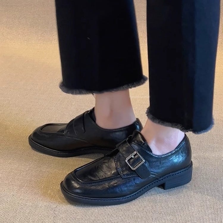 Női loaferek mikroszálas felsőréteggel, slip-on kivitel, alacsony, vastag sarok 1–3 cm, gumitalp