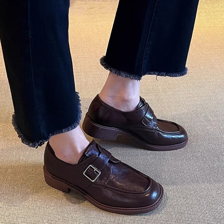 Női loaferek mikroszálas felsőréteggel, slip-on kivitel, alacsony, vastag sarok 1–3 cm, gumitalp