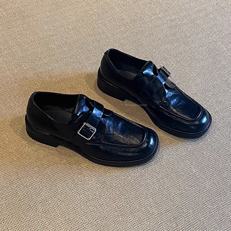 Női loaferek mikroszálas felsőréteggel, slip-on kivitel, alacsony, vastag sarok 1–3 cm, gumitalp