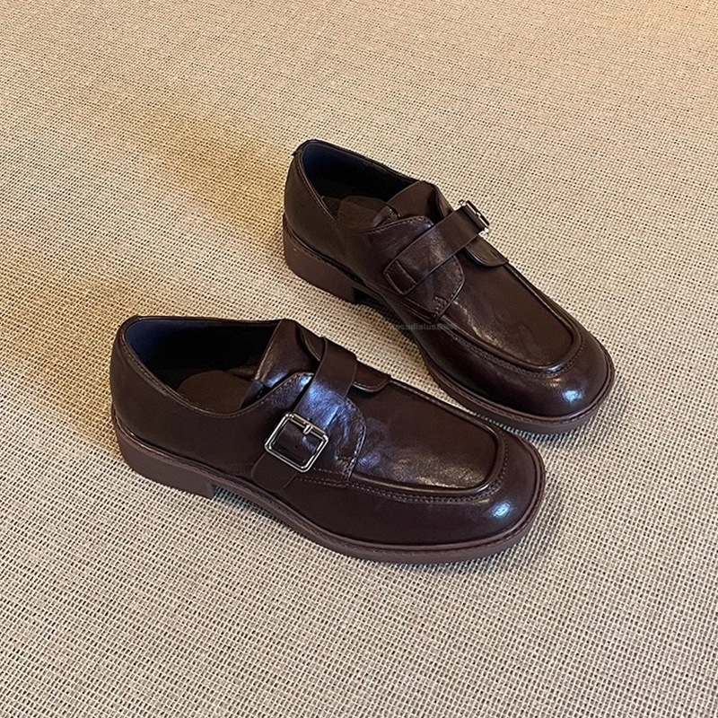 Női loaferek mikroszálas felsőréteggel, slip-on kivitel, alacsony, vastag sarok 1–3 cm, gumitalp