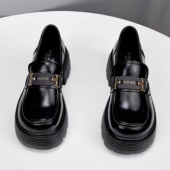 Ženske loaferice s debelom potplatom — slip-on, zaobljeni vrh, gornji materijal: Super Fiber, uložak EVA, gumeni potplat