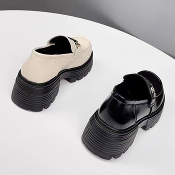 Ženske loaferice s debelom potplatom — slip-on, zaobljeni vrh, gornji materijal: Super Fiber, uložak EVA, gumeni potplat