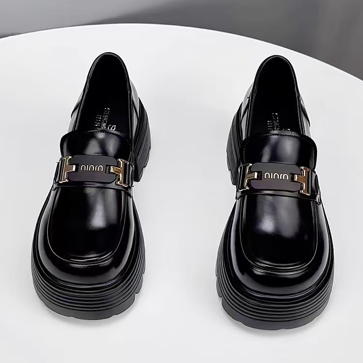 Ženske loaferice s debelom potplatom — slip-on, zaobljeni vrh, gornji materijal: Super Fiber, uložak EVA, gumeni potplat
