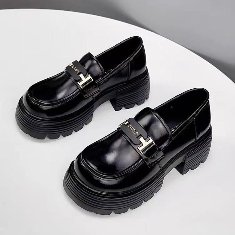 Ženske loaferice s debelom potplatom — slip-on, zaobljeni vrh, gornji materijal: Super Fiber, uložak EVA, gumeni potplat