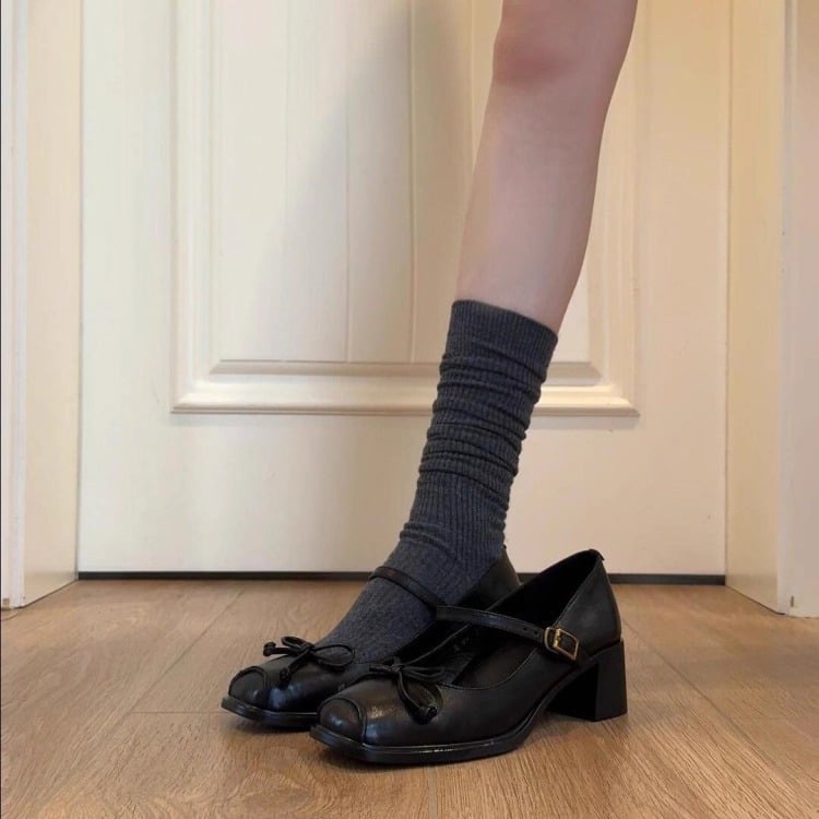 Mary Jane női cipő négyzetes orrú, tehénbőr felsőrész, vastag sarok, vintage stílus, közepes magasságú sarok 3–6 cm