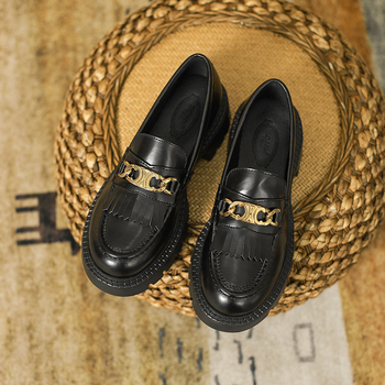 Női valódi bőrből készült loaferok — kerek orr, kétréteg marhabőrből készült felső rész, gumitalp, középmagas sarkú 3–6 cm, főiskolai stílus