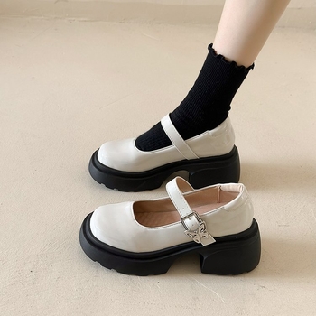 Női Mary Jane cipők, vastag talppal, kerek orr, felső rész Super Fiber anyagból, belső EVA talpbetét, külső gumitalp, középmagas sarok 3-5 cm