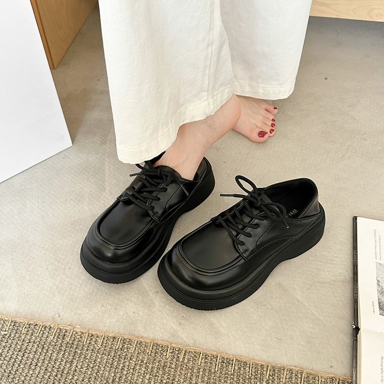 Platformos női loaferok mikroszálas felsőrésszel, kerek orr, fűzős, vastag talp, ősz 2024