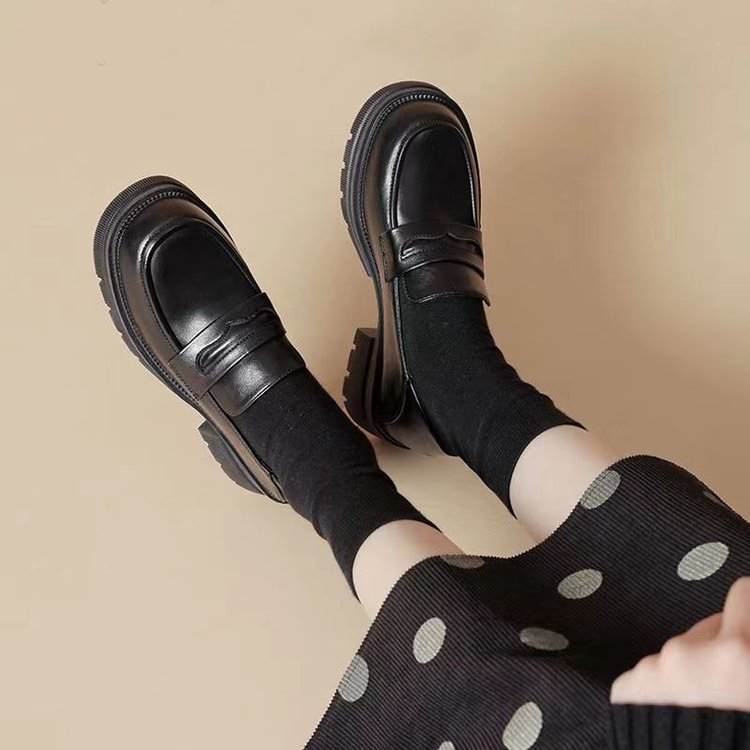 Ženske loaferice s okruglim vrhom, PU gornja, prugasti uzorak, široka peta 6–8 cm (okrugli vrh; PU gornja; prugasti uzorak; široka peta 6–8 cm)