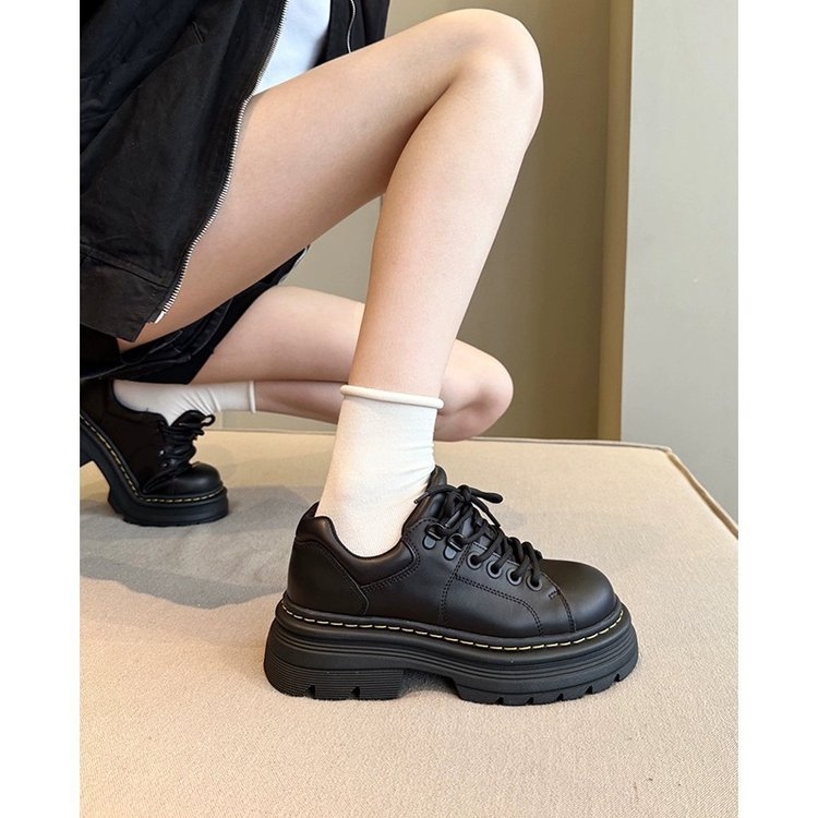 Női mokaszsinok – Kerek orr; Felső rész mikroszálas; Talp gumi; Alacsony sarok 1–3 cm; Mindennapi