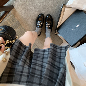 Mokaszín cipő dupla-C fém csattal, kerek orrú, vastag talpú, masszív sarok