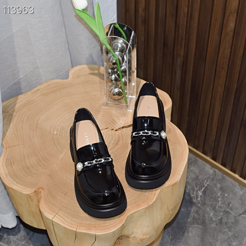 Ženski loaferi s perlama i platformom, slip-on, kožna obuća, okrugli vrh, niski gornji dio, gumena potplat