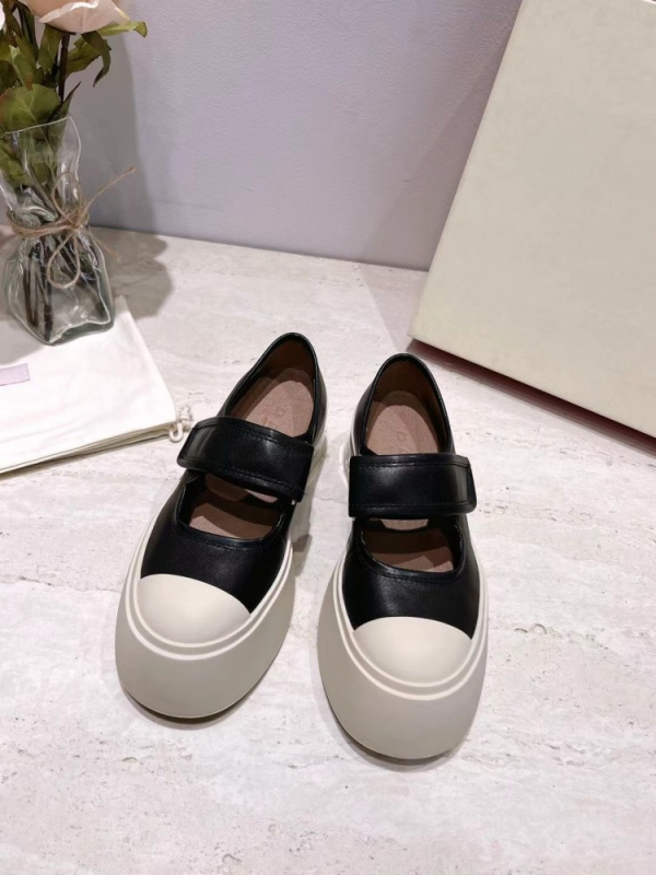 Mary Jane női cipő kerek orrú, 3–5 cm vastag talp, Velcro-zárás, felsőrész marhabőrből, belső juhbőrből
