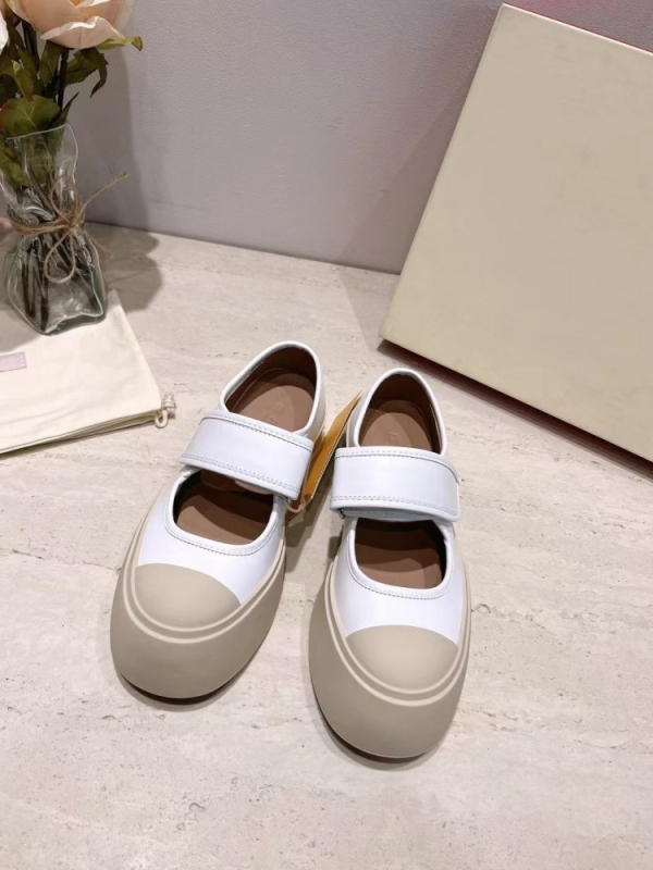 Mary Jane női cipő kerek orrú, 3–5 cm vastag talp, Velcro-zárás, felsőrész marhabőrből, belső juhbőrből