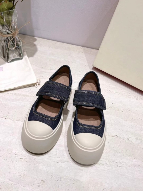 Mary Jane női cipő kerek orrú, 3–5 cm vastag talp, Velcro-zárás, felsőrész marhabőrből, belső juhbőrből