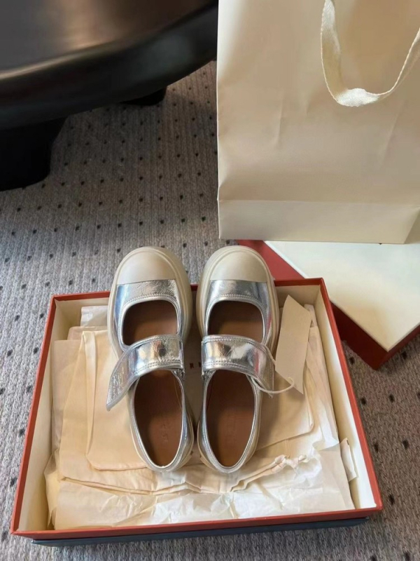 Mary Jane női cipő kerek orrú, 3–5 cm vastag talp, Velcro-zárás, felsőrész marhabőrből, belső juhbőrből