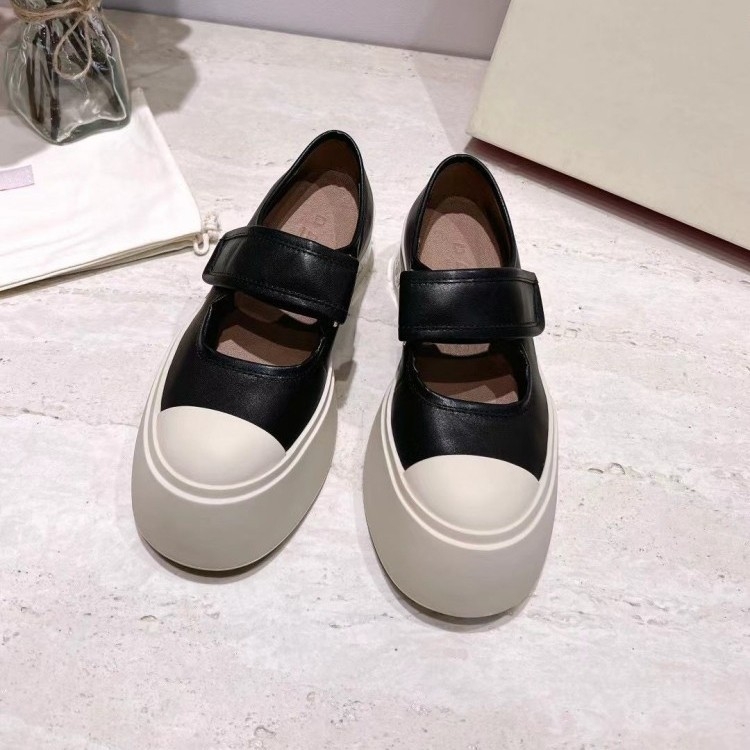 Mary Jane női cipő kerek orrú, 3–5 cm vastag talp, Velcro-zárás, felsőrész marhabőrből, belső juhbőrből