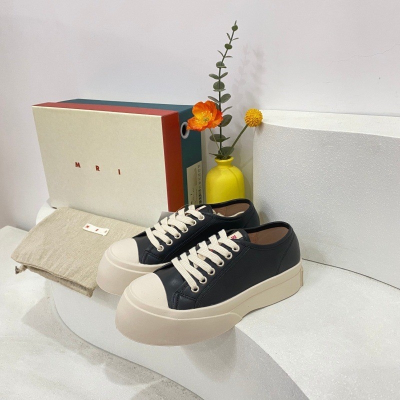 Mary Jane női cipő kerek orrú, 3–5 cm vastag talp, Velcro-zárás, felsőrész marhabőrből, belső juhbőrből