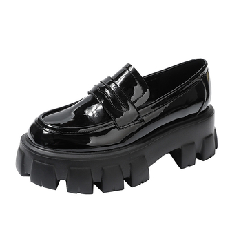 Loafers s okruglim nosom, gornji dio od mikrovlakna, rimski stil, visina pete 6–8 cm.