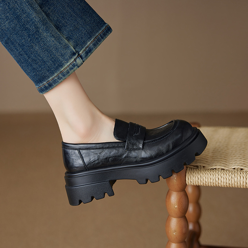 Ženske loaferice s debelim potplatom, okrugli vrh, teleća koža, 3-5 cm peta, potplat od poliuretana