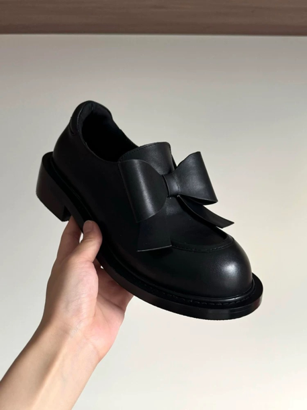 Ženske kožne loaferice – preppy stil, okrugli vrh, gornji dio od dvostruke teleće kože, debeli pet, gumena potplata, podstava od umjetne kože