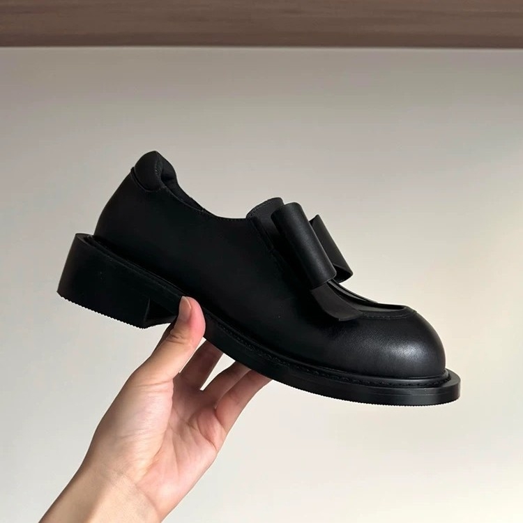 Ženske kožne loaferice – preppy stil, okrugli vrh, gornji dio od dvostruke teleće kože, debeli pet, gumena potplata, podstava od umjetne kože