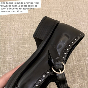 Loafers s okrúhym špičkou, vrchný materiál mikrovlákno, 3–5 cm výška podpätku, gumová podrážka, stielka z umelej kože