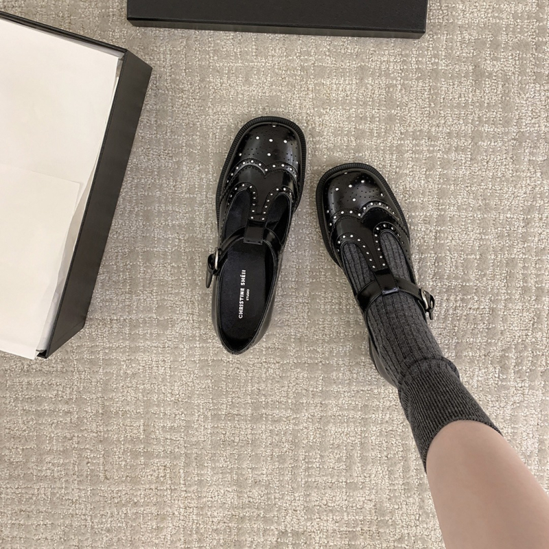 Loafers s okrúhym špičkou, vrchný materiál mikrovlákno, 3–5 cm výška podpätku, gumová podrážka, stielka z umelej kože