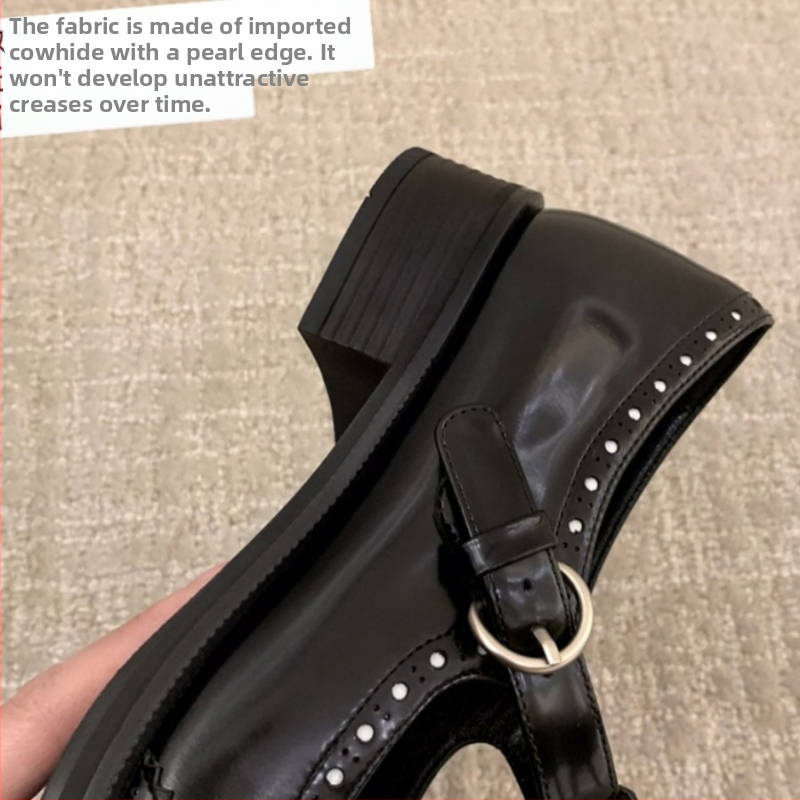 Loafers s okrúhym špičkou, vrchný materiál mikrovlákno, 3–5 cm výška podpätku, gumová podrážka, stielka z umelej kože