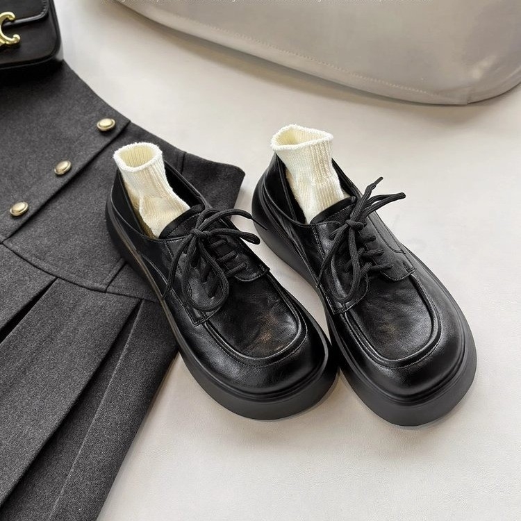 Loafers u britanskom stilu s okruglim vrhom, PU gornji dio, debeli pet, gumena potplat