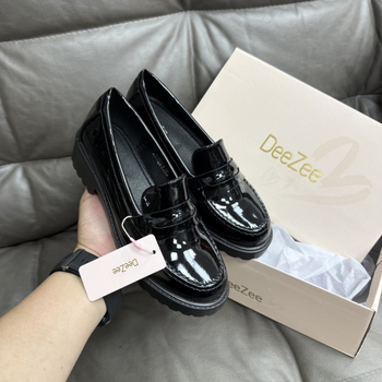 Dámske loafers v britskom akadémickom štýle, s guľatou špičkou, vrchný materiál mikrovláknová koža a nízky, hrubý podpätok (1-3 cm)