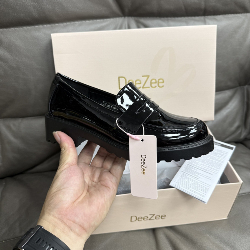 Dámske loafers v britskom akadémickom štýle, s guľatou špičkou, vrchný materiál mikrovláknová koža a nízky, hrubý podpätok (1-3 cm)