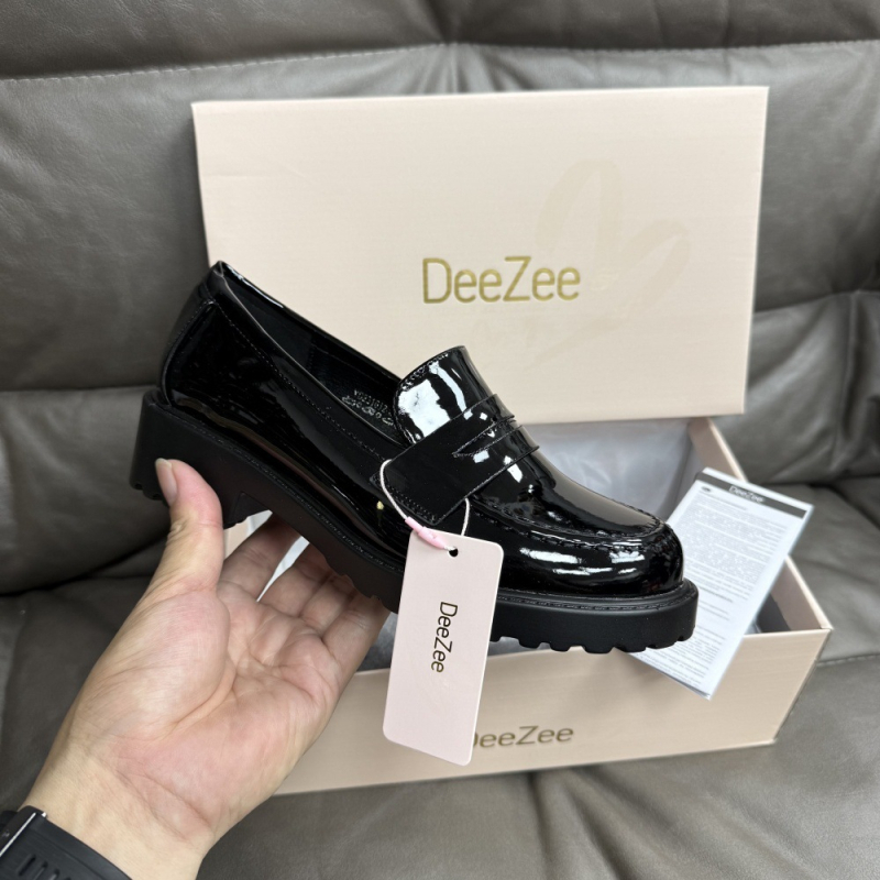 Dámske loafers v britskom akadémickom štýle, s guľatou špičkou, vrchný materiál mikrovláknová koža a nízky, hrubý podpätok (1-3 cm)