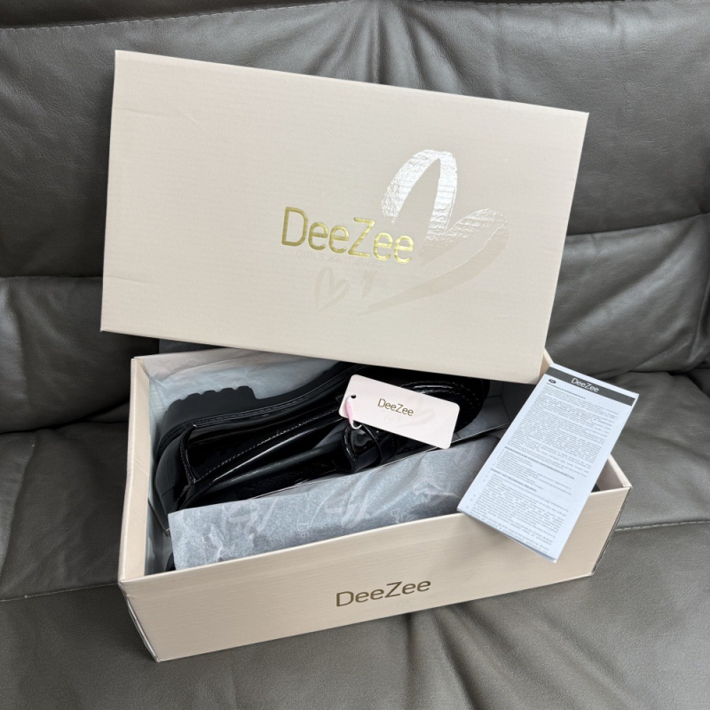 Dámske loafers v britskom akadémickom štýle, s guľatou špičkou, vrchný materiál mikrovláknová koža a nízky, hrubý podpätok (1-3 cm)