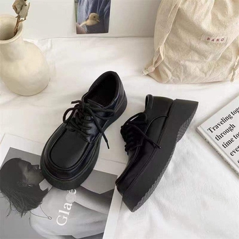 Mary Jane baleríny s PU vrchnou, gumovou podrážkou, nízkym mačacím podpätkom, šnurovanie