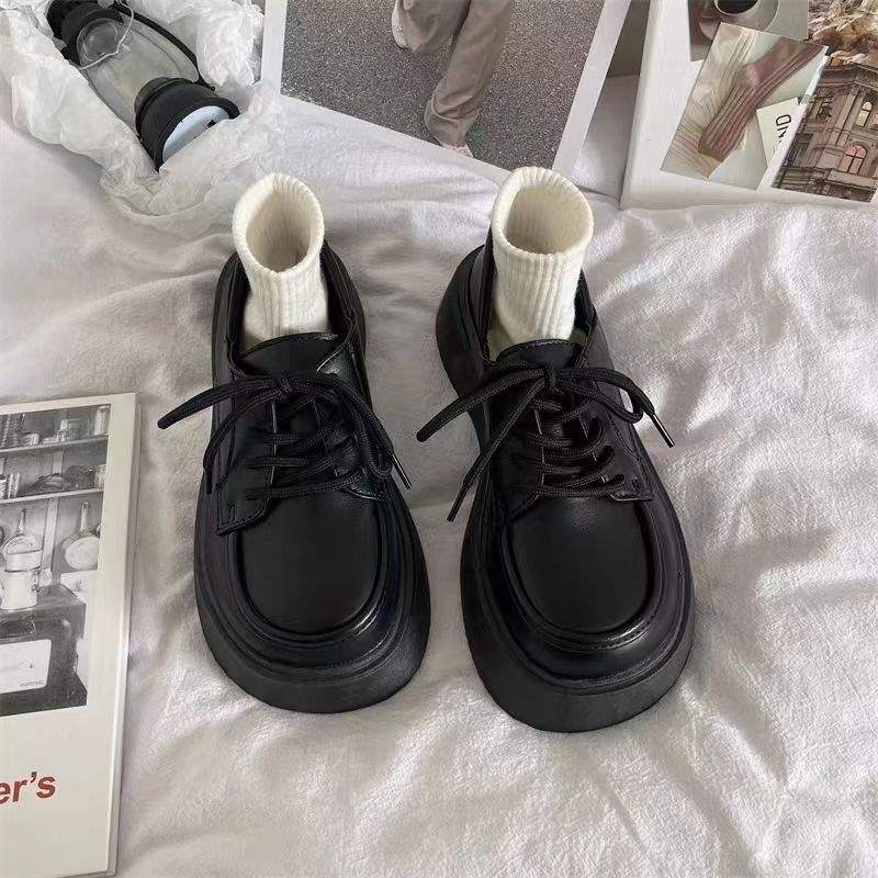 Mary Jane baleríny s PU vrchnou, gumovou podrážkou, nízkym mačacím podpätkom, šnurovanie