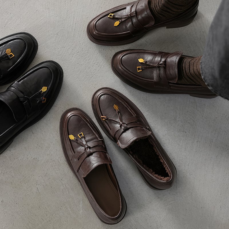 Loafers s resicama, britanski fakultetski stil (gornji dio od prve sloje ovčje kože; podstava od fleece; ulošak od prirodne kože; srednje visoka peta 3-5 cm)