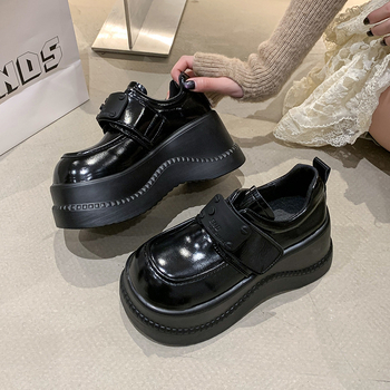 Loafersi s okruglim vrhom, gornji dio od mikrovlakna, platforma 6–8 cm, TPR potplat