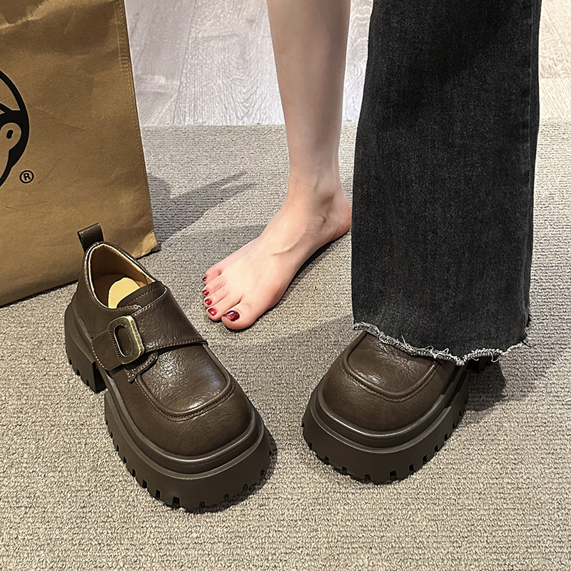 Ženske loafers s zaobljenim nosom, PU gornji dio, debeli 3–5 cm štikla, gumena podplat