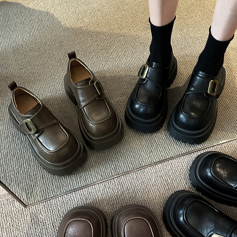 Ženske loafers s zaobljenim nosom, PU gornji dio, debeli 3–5 cm štikla, gumena podplat