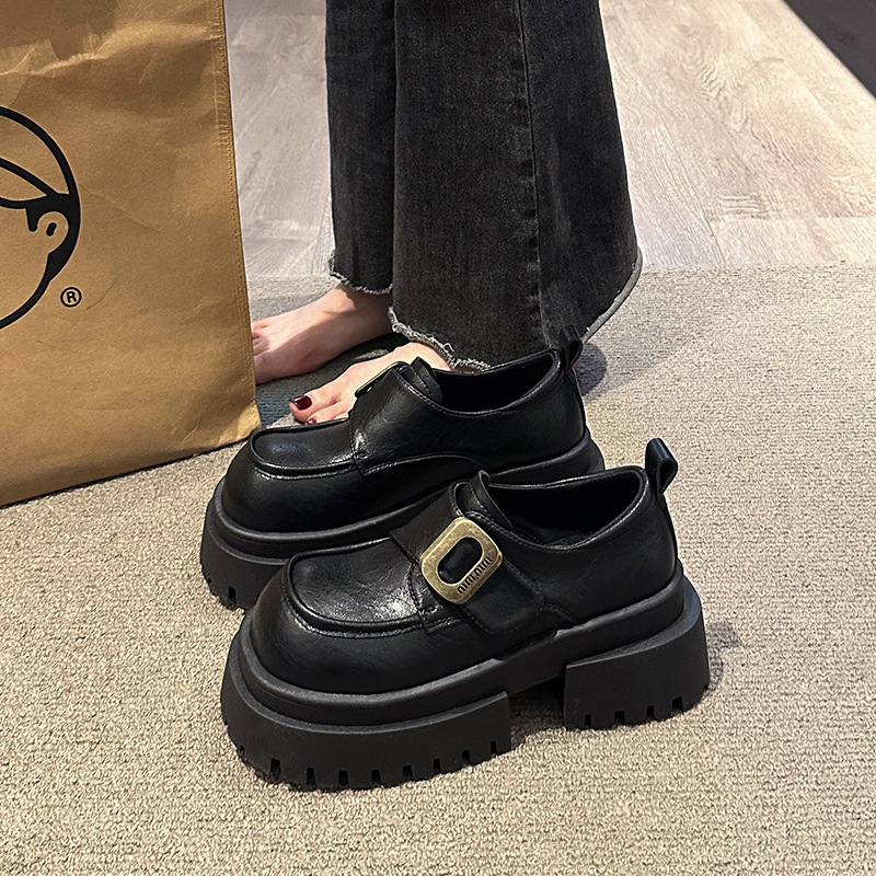 Ženske loafers s zaobljenim nosom, PU gornji dio, debeli 3–5 cm štikla, gumena podplat