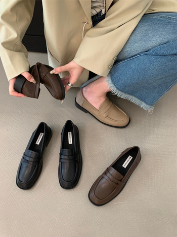 Női slip-on mokaszín, középmagas sarok 3-5 cm, kerek orrú, PU felsőrész, gumitalp