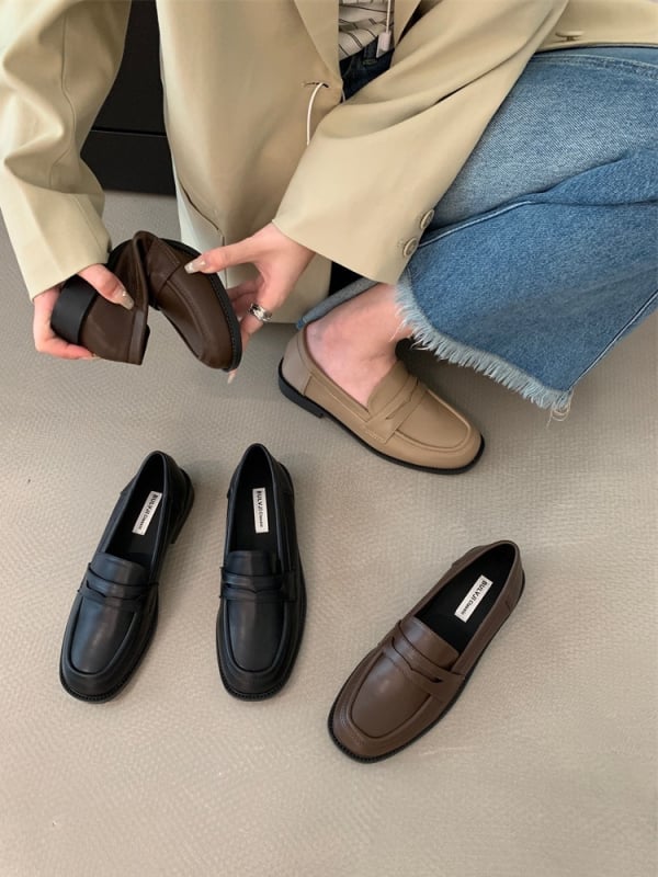 Női slip-on mokaszín, középmagas sarok 3-5 cm, kerek orrú, PU felsőrész, gumitalp