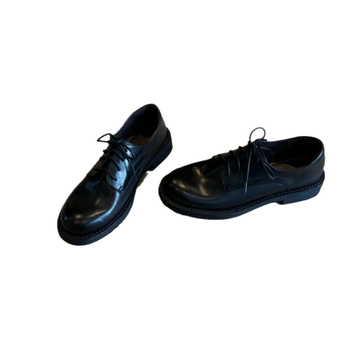 Loafers - britský štýl, kožený vrchný materiál, okrúhla špička, šnúrky, stredná výška podpätku 3-5 cm