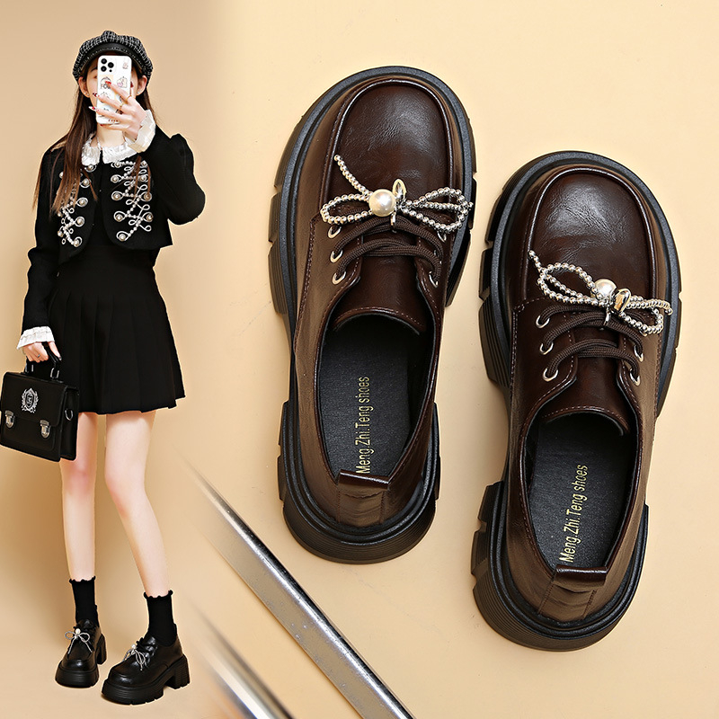 PU bőr loafers kerek orrú, slip-on, középmagas sarok 3–5 cm, széles sarok, gumi talp