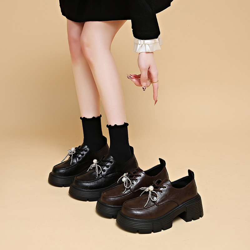 PU bőr loafers kerek orrú, slip-on, középmagas sarok 3–5 cm, széles sarok, gumi talp