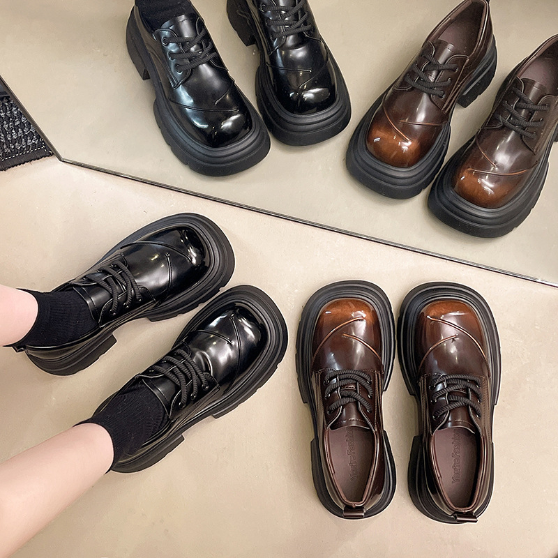 Ženske loafers u korejskom stilu, kvadratni vrh, gornji materijal: Super Fiber, uložak PU, visina potpetice 3-5 cm