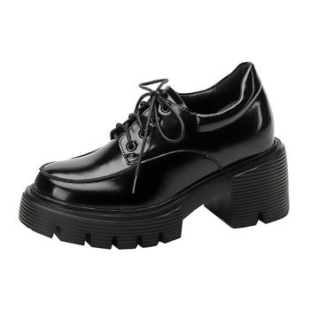 Lóferek kerek orrú, felső része másodrendű marhabőrből, gumitalp, PU belső talp, sarok 8 cm feletti