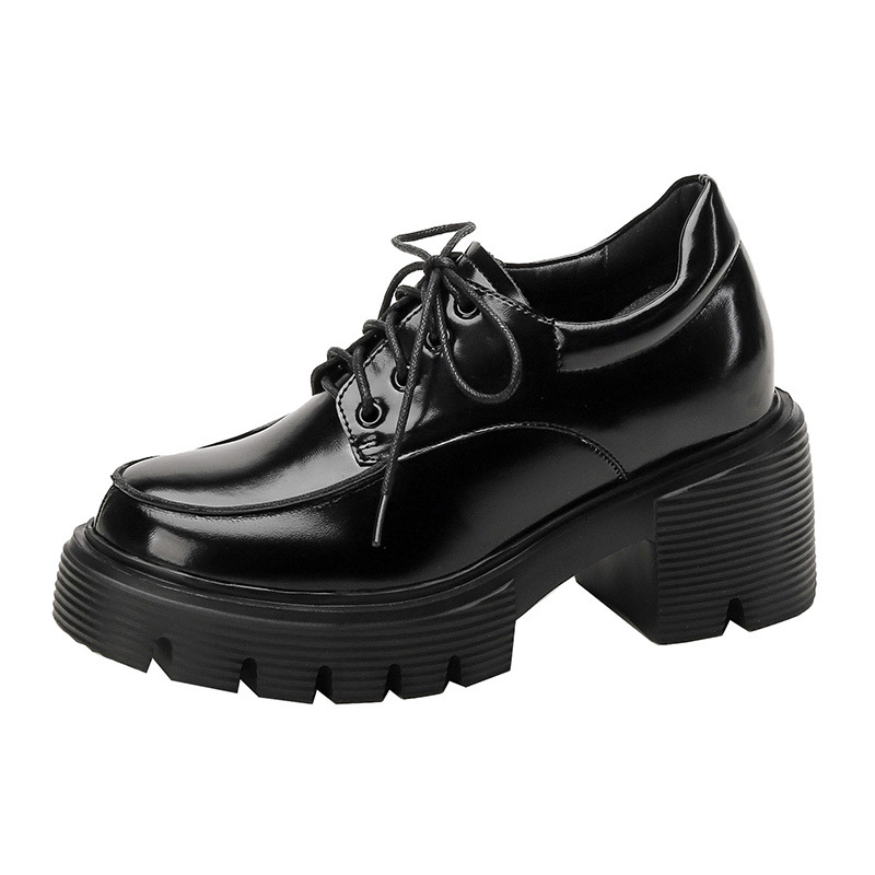 Lóferek kerek orrú, felső része másodrendű marhabőrből, gumitalp, PU belső talp, sarok 8 cm feletti